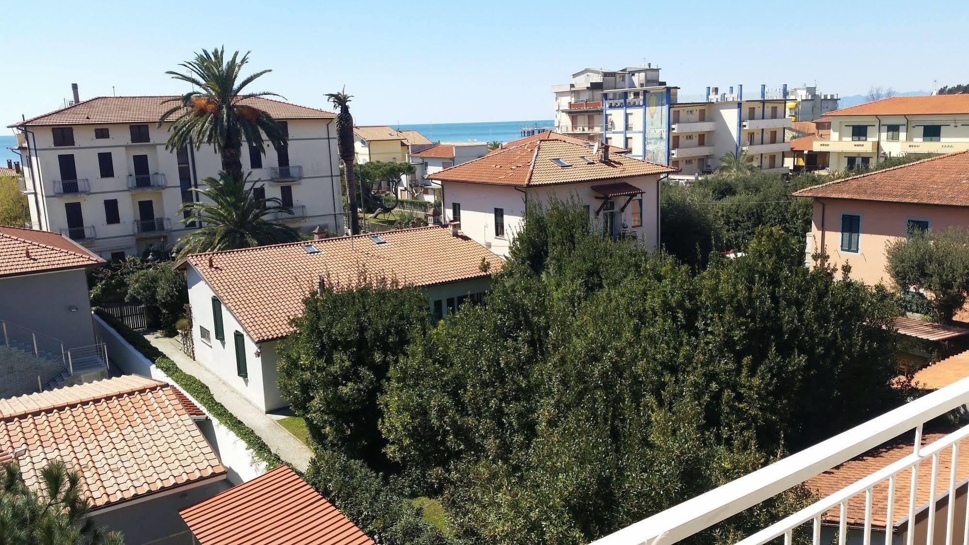 Milano Hotell Marina di Pietrasanta Exteriör bild